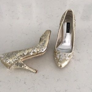 Gold sequence heels